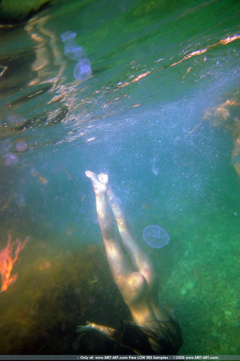 Under The Water-04