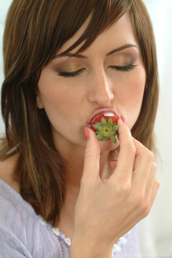 Strawberry And Whipped Cream-02