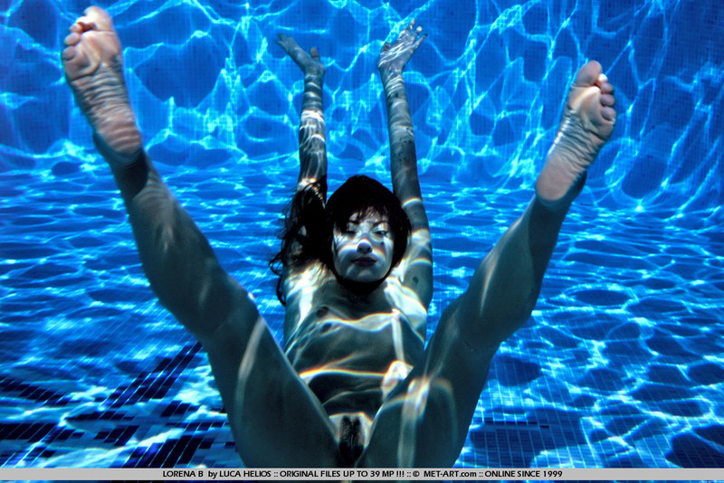 Lorena having fun at the pool-00