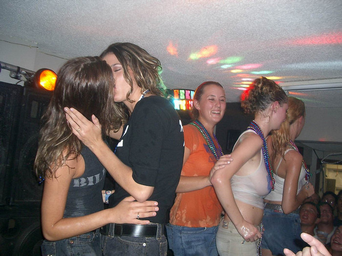 Wet Party Girls-07