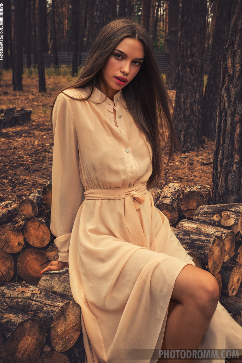 Alina Posing In The Woods-00