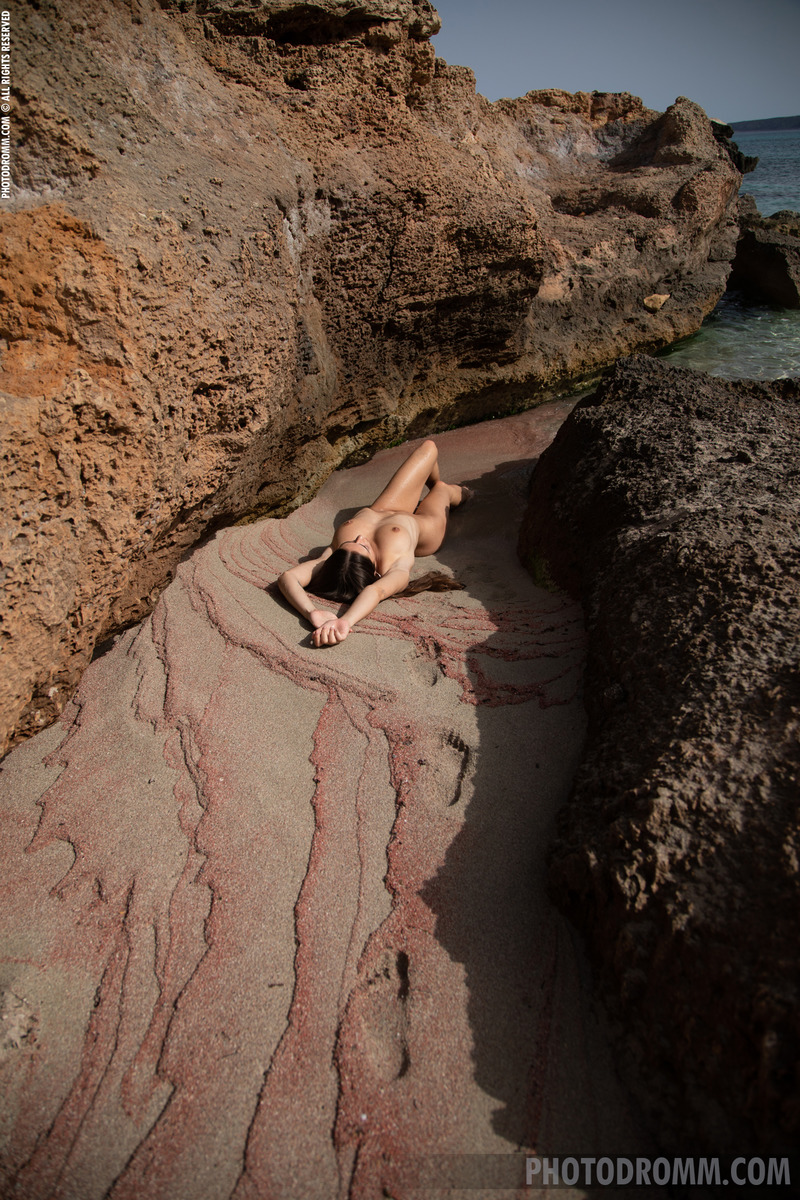Tessa Posing At The Beach-05