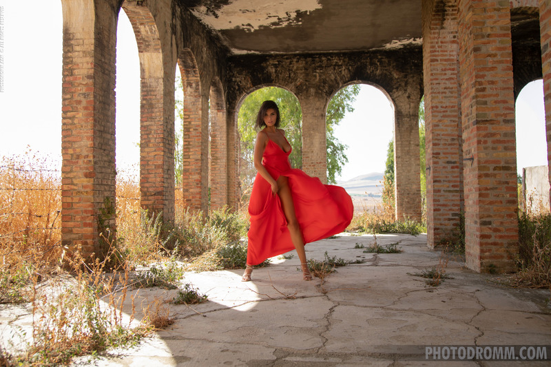 Giselle Shows Her Big Tits Outdoors-00