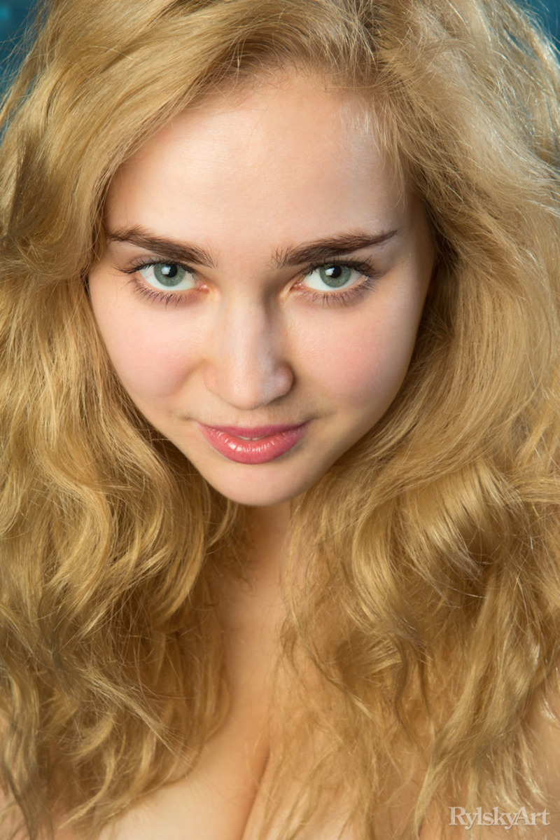 Busty Theodora Posing In The Studio-02