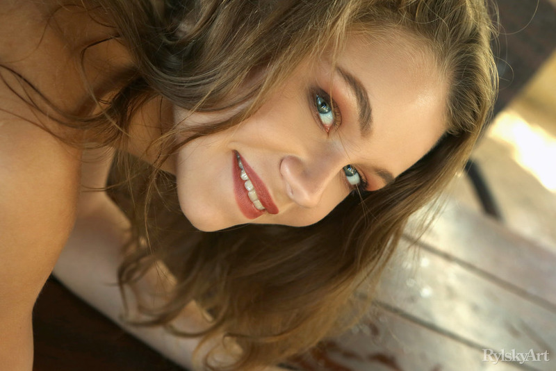 Adorabke Naked Alisa Lisa-09