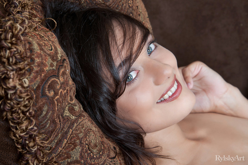 Chandra Posing Naked-13