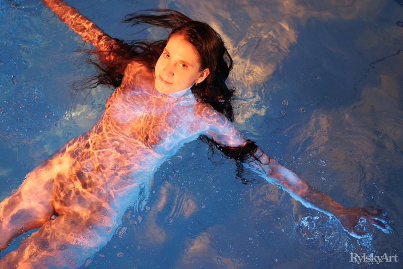 Busty Kelli Having Fun By The Pool-07