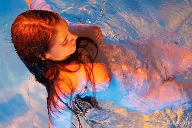 Busty Kelli Having Fun By The Pool-09