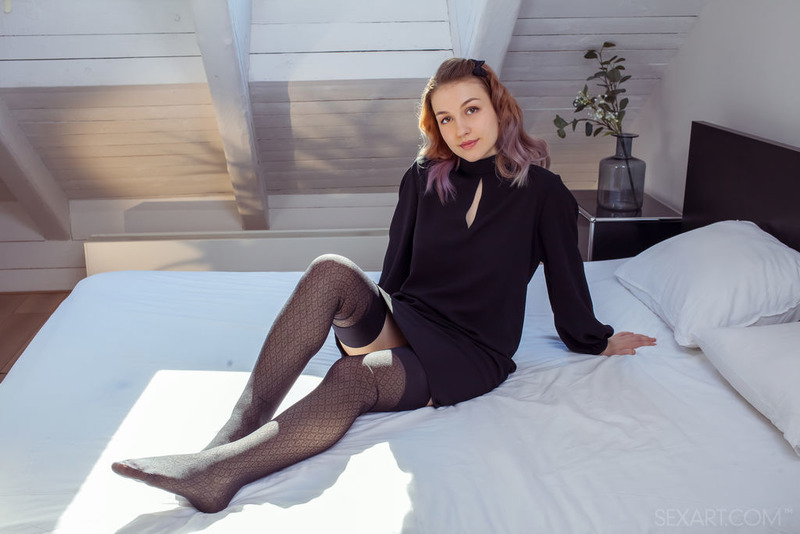 Stunning Isabelle Masturbating-02