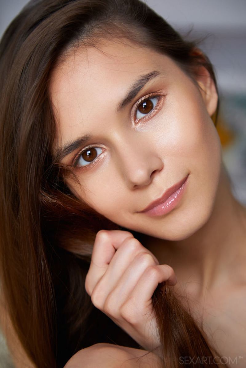 Long Haired Babe Leona Mia Gets Horny-04