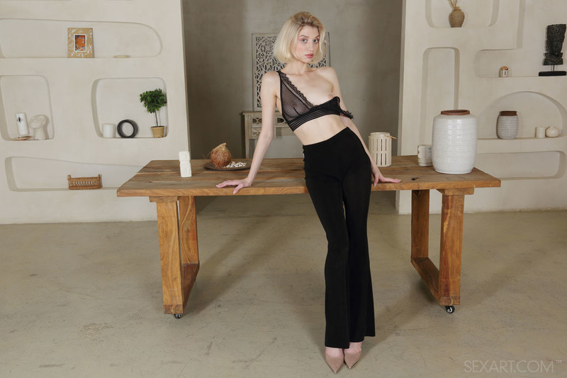 Molly Devon Gets Horny-02