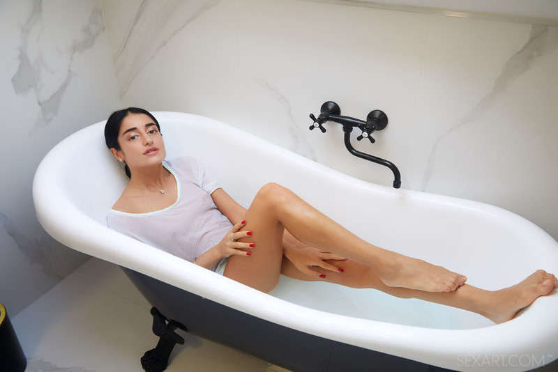 Ara Mix Gets Horny In The Bathroom-00