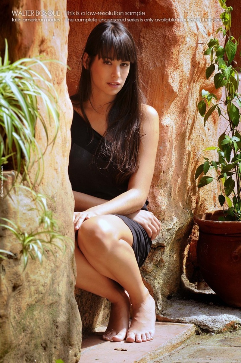 Naked teen posing in erotic pics-00