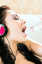 Naked Babe Aidra Fox Having Fun In The Bathtub-13