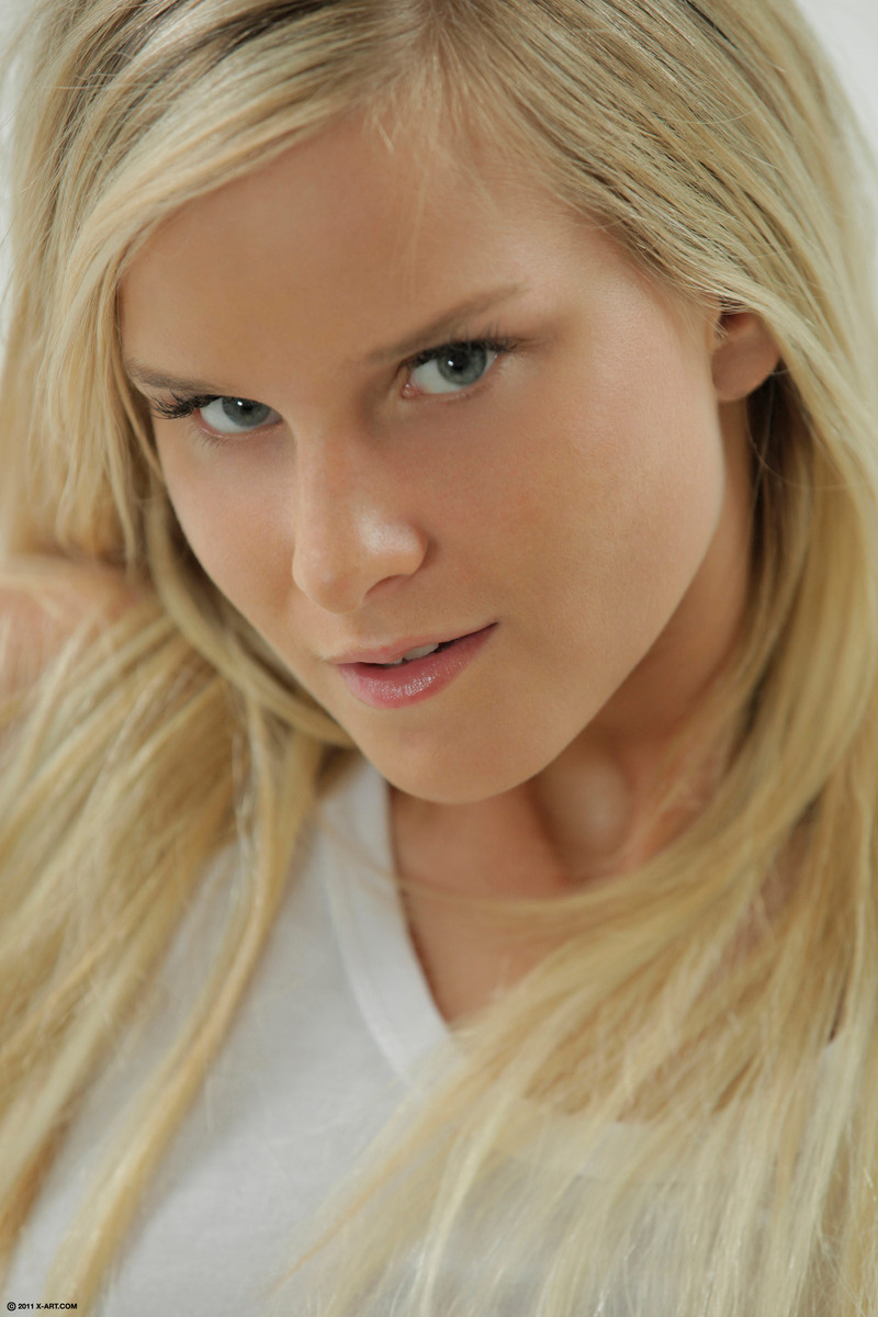 Miela shows her big boobs-08