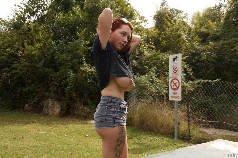 Young Busty Kelsey Berneray-05