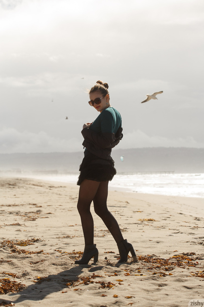 Hot Busty Shelley Fox-01